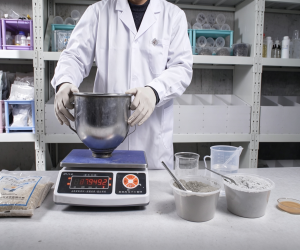 Home Laboratory sample weighing